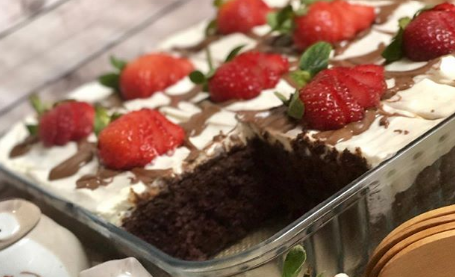 طريقة عمل كيك الشوكلاتة بالكريمة